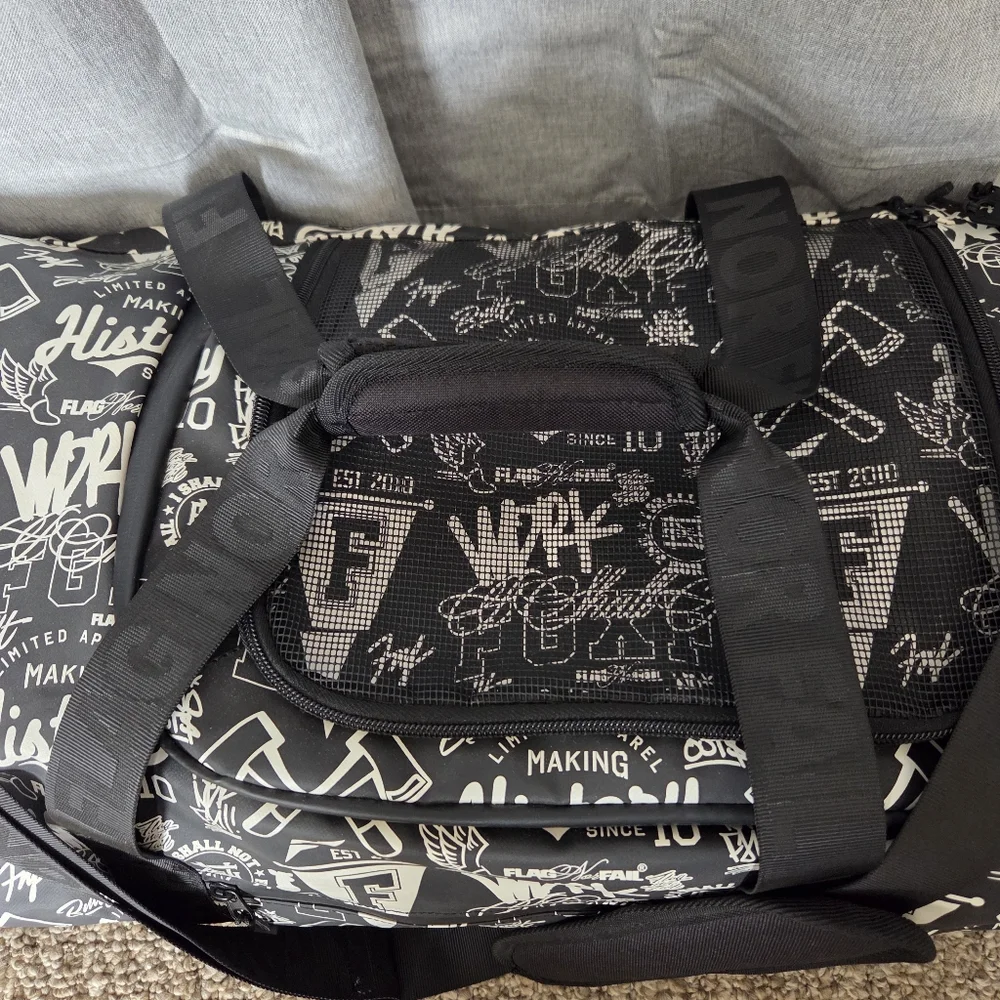 Flag Nor Fail Heavy Duty Travel Duffle Bag Black And White All Over Print EUC - Picture 8 of 15